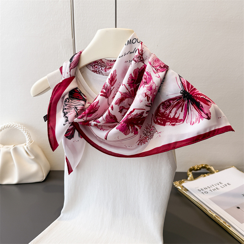 Kwadratowa jedwabna apaszka z  – Scarf Silk Neck recenzja i cena