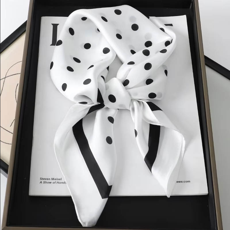 Luksusowa apaszka damska z jed – Scarf Silk Neck recenzja i cena