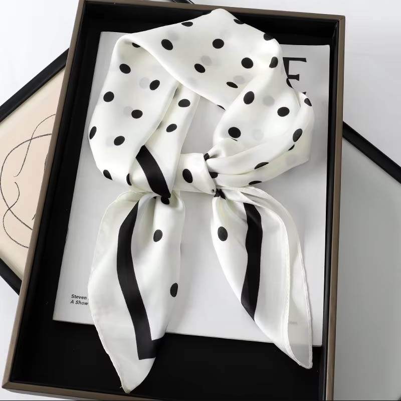 Luksusowa apaszka damska z jed – Scarf Silk Neck recenzja i cena